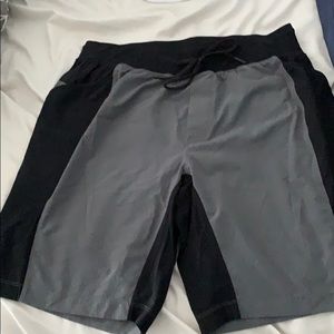 Men’s L Lululemon Shorts w/ Liner